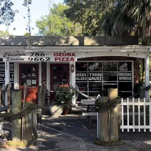 Front view of Ozona Pizza near Palm Harbor, Florida