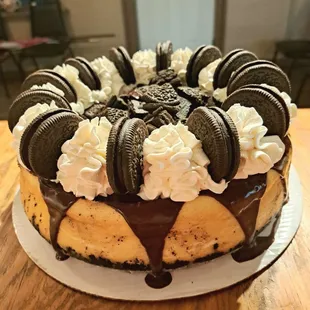 an oreo cheesecake on a plate