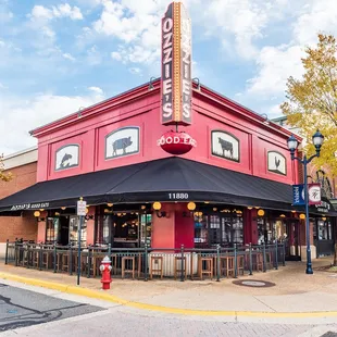 the outside of the restaurant