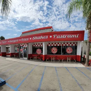 the outside of a restaurant