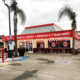 the outside of a restaurant