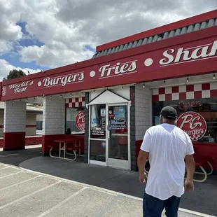 enterance, LOOK FOR THIS BUILDING for delicious food