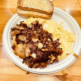 a plate of breakfast food