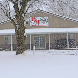 Great place to eat! Love the cozy small town.