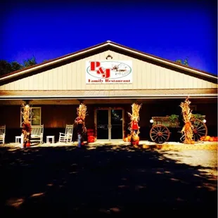 This home town restaurant is located on the town square of DeKalb Missouri.