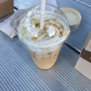 The Iced Gold Rush Latte. A DELICIOUS vanilla latte made with Joffreys coffee and caramel.