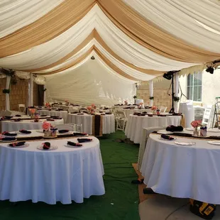 Wedding draping WHITE/CHAMPAGNE TAES CHAIRS BURLUP RUNNERS AND MORE