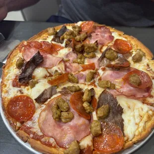 Meat lovers pizza will califlower crust