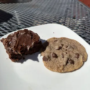 Brownie and chocolate chip cookie