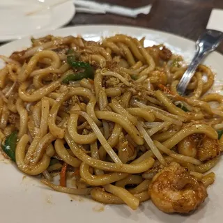 Black Pepper Shrimp Fried Udon