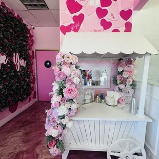 Cute napkin, water and utensils station