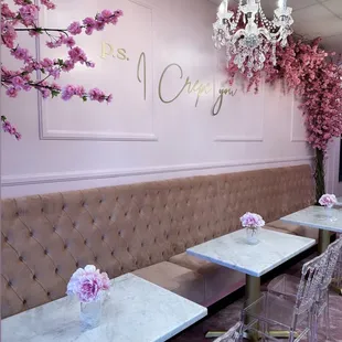 Inside P.S. I crepe you. A few tables to enjoy the crepes !