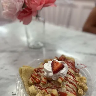 Strawberry cheesecake crêpe
