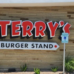 a sign for the restaurant