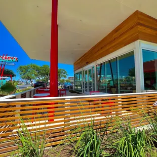 the outside of the restaurant