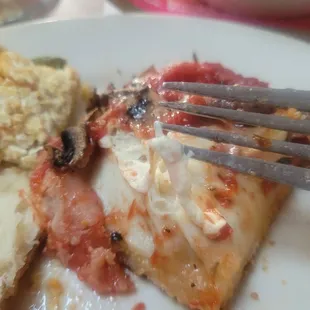 This is not stringy cheese. it is stringy dough