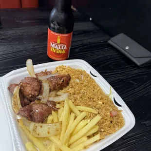 Carne Frita y arroz frito con camarones