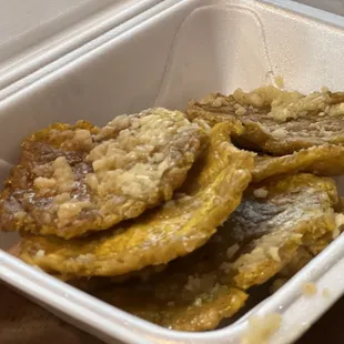 tostones con ajo / fried plantains w/garlic