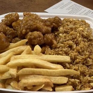 pollo agridulce con arroz chino / sweet and sour chicken with Chinese rice.