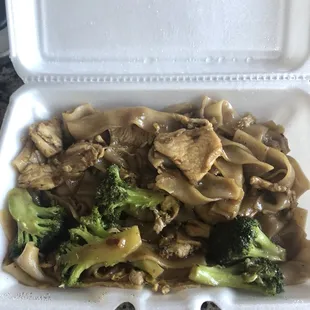 Pad see eww w/chicken