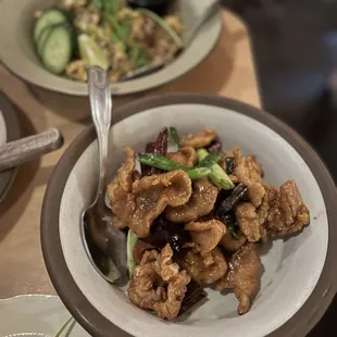 gai grop sam yan (crispy chicken)