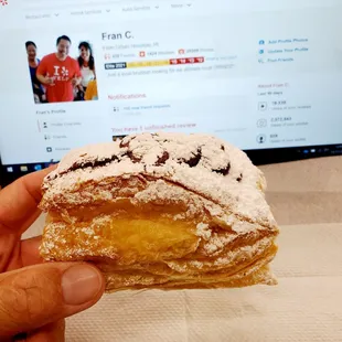 Look at dat custard oozing out of my Snow Puffie! :D