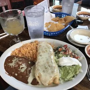 I'm no stranger to a chimichanga. I've been to dozens of places all over Clarksville and Nashville. This is SO good. And bang for your buck!