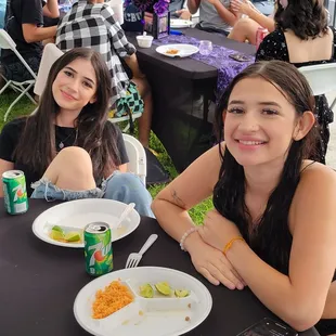 More guests loving their tacos