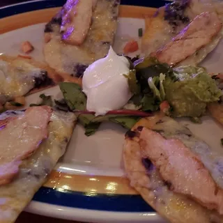 CHICKEN NACHOS
