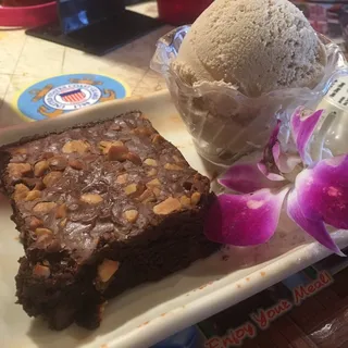 Mac Brownie a La Mode