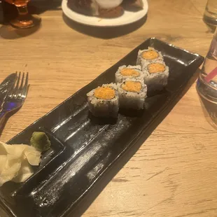 Spicy salmon roll