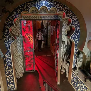 Entrance, pretty cool ....