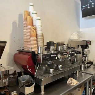 coffee machines and coffee cups