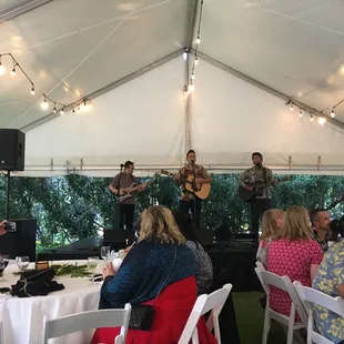 Back to normal? Manoa D(X)A (sorry Nick) playing live and no mask in sight? What is this? 2019?