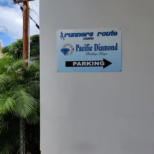 Look for this arrow to enter free parking lot