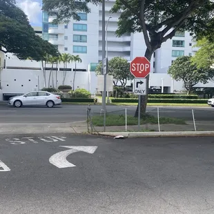 One way out to Kapiolani Blvd