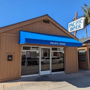 the outside of the restaurant