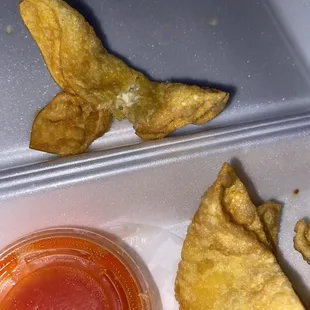 Literally no filling inside my crab Rangoon basically all shell terrible quality