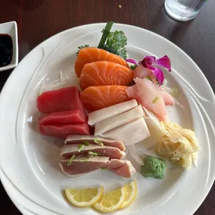 Regular nigiri sashimi