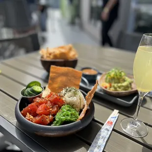 Poke bowl &amp; Guac &amp; chips (&amp; mimosa)