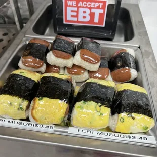 Egg musubi