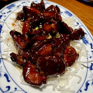 Shiitake mushrooms with a spicy sauce yum