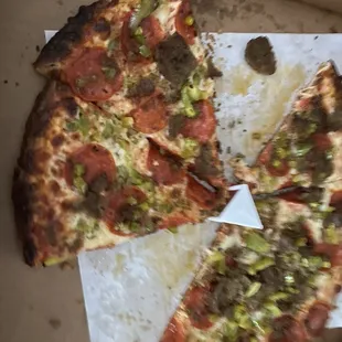 Awful pizza! Burnt and tasted like a frozen pizza, actually you can&apos;t convince me it wasnt! What a waste of money