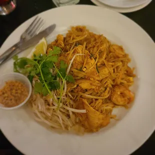 Chicken and shrimp pad thai