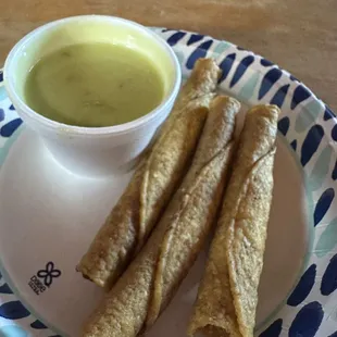 The avocado sauce and taquitos taste like Olvera street. It was delicious. We had a chicken Cesar salad, chili, double cheeseburger