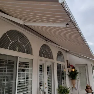 Lateral Retractable Awning