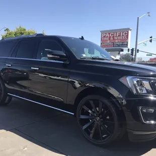 2019 Ford Expedition with custom 24 Giovanni glass black with Falken high performance