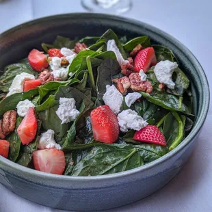 Spinach Strawberry Pecan Salad