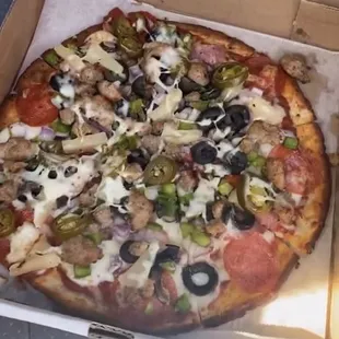Gluten free crust Bulldog with added pineapple and jalapeños. Absolutely delish!!!!! Highly recommend. Customer service was top notch too.