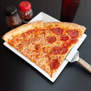 Lunch Special  2 slices of pizza &amp; a drink for just $5.99 Weekdays from 11am to 3pm